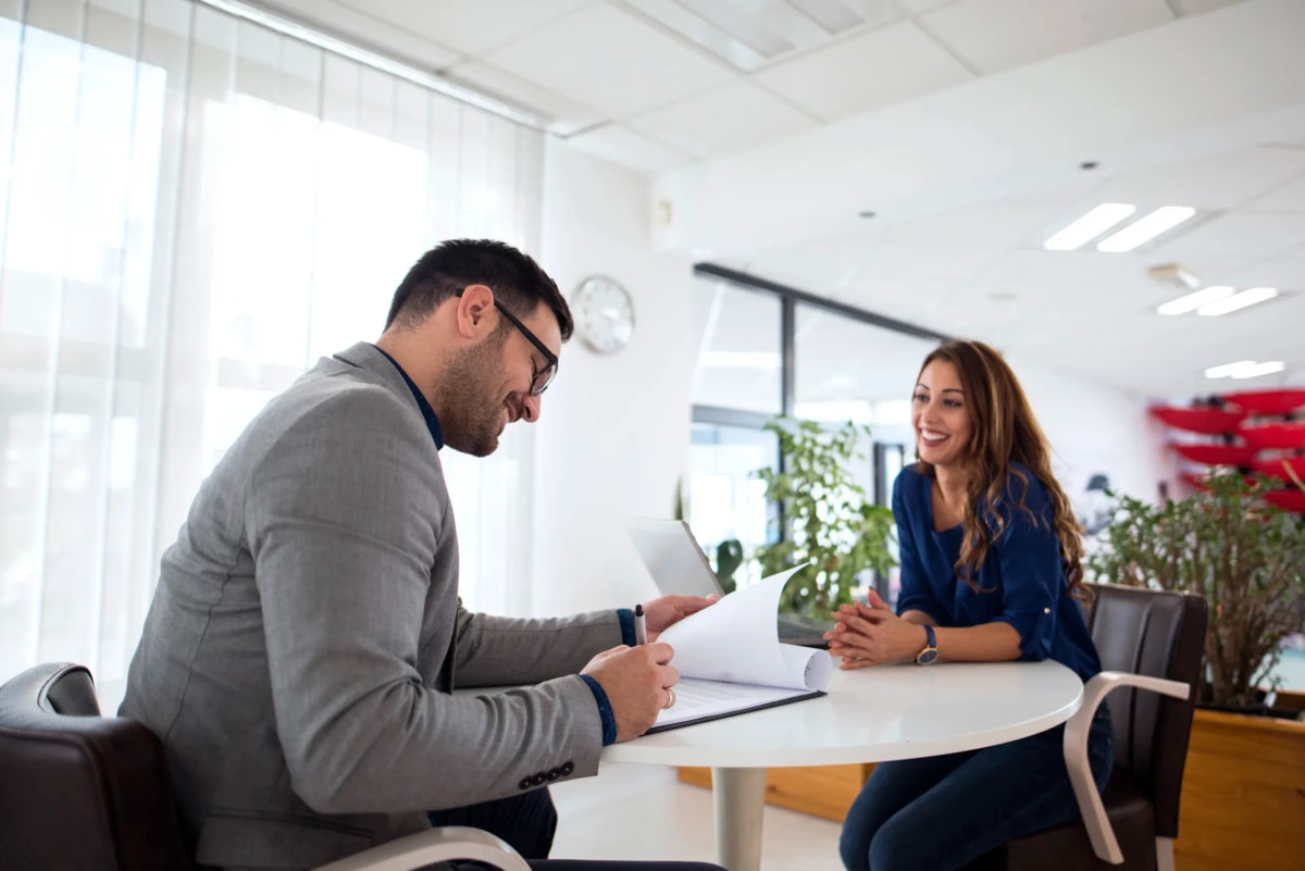 Comment recruter un bon commercial ? Le guide complet