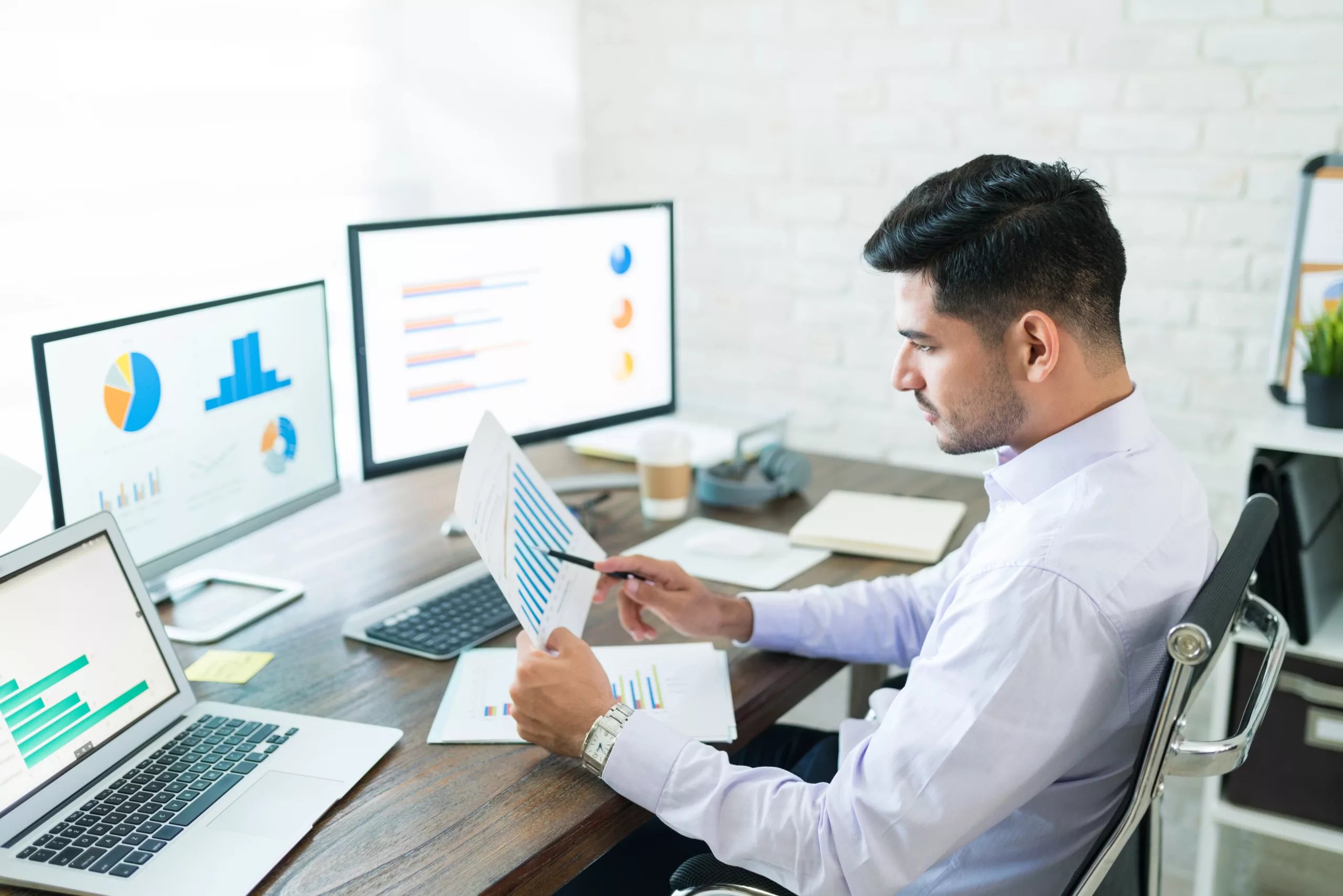 Data-Manager-analyse-de-donnees Salaire Data Manager 2025 : Rémunération & Perspectives