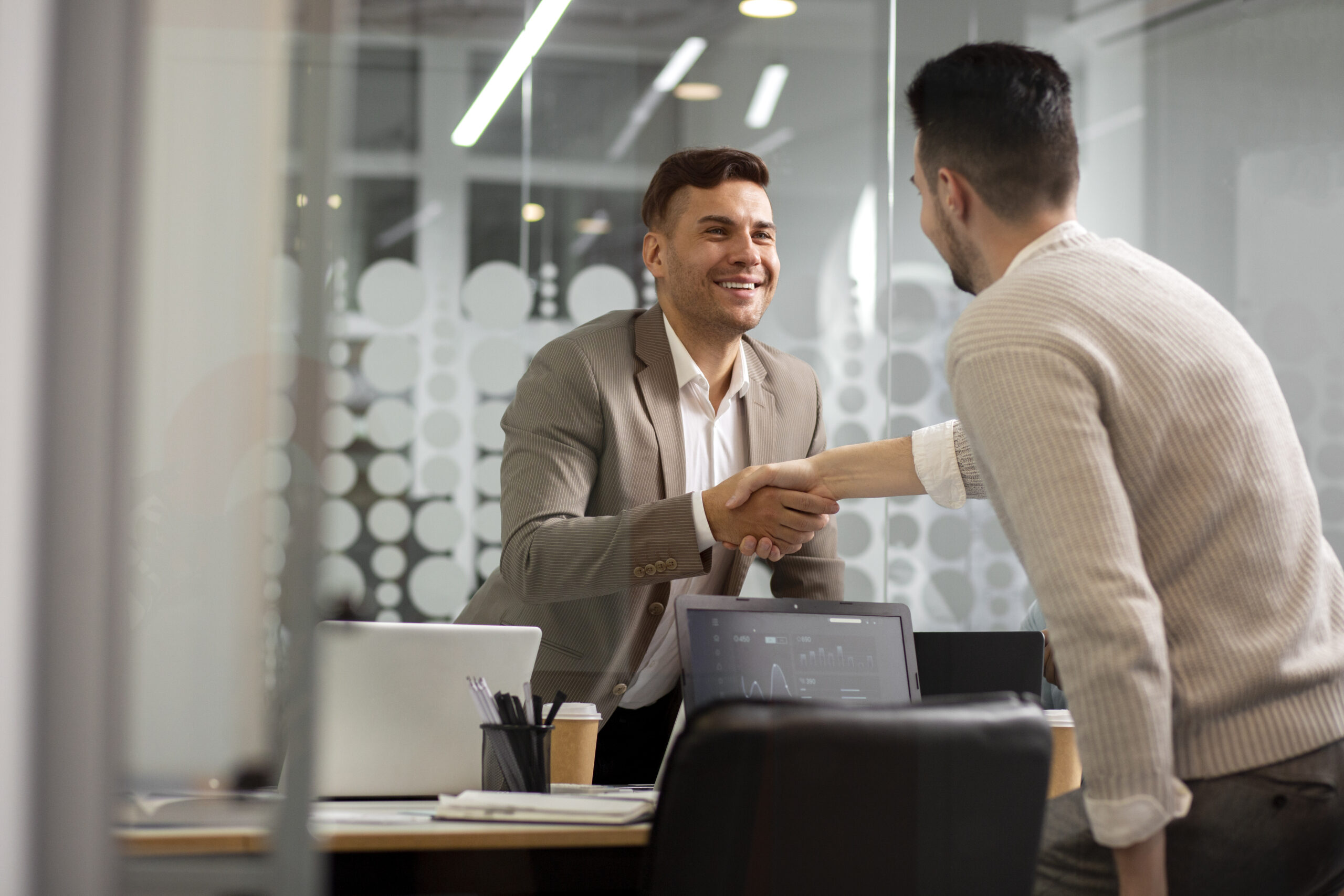 laboratoire-informatique-moderne-et-equipe Comment recruter un acheteur pour votre entreprise ?